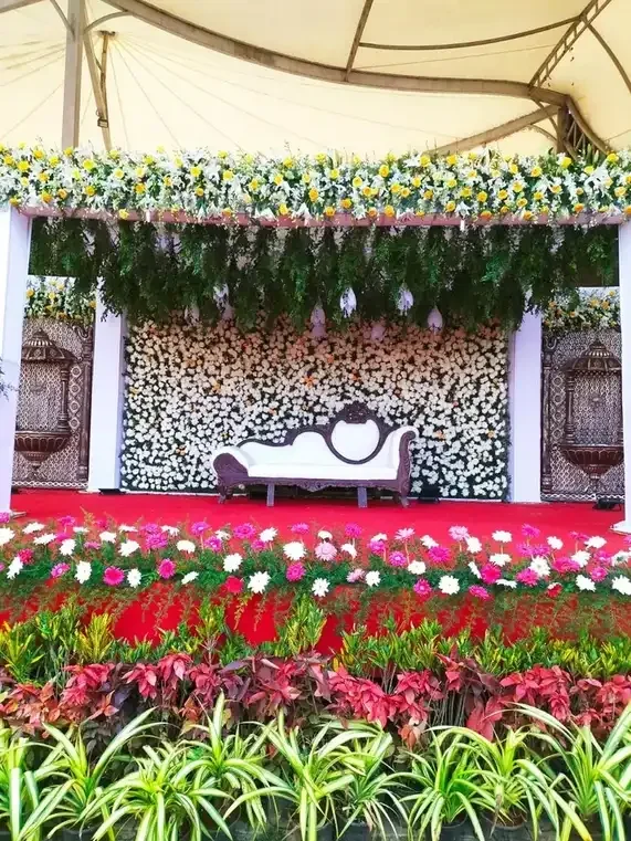 Grand Fresh Floral Wall
